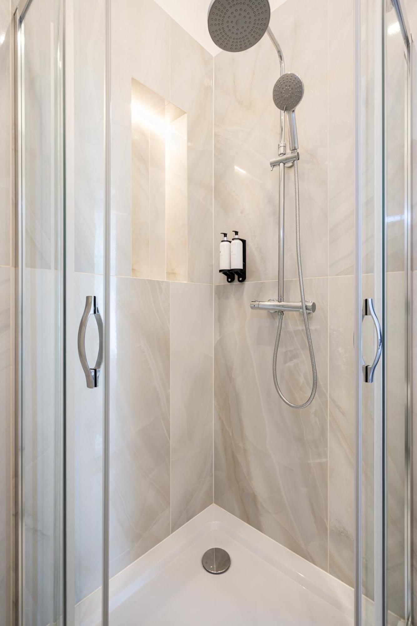W30 - Wesselenyi Charming Apartment - Best Location By Bqa Budapest Bagian luar foto